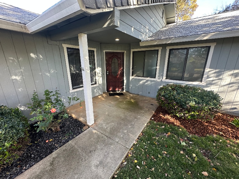 Building Photo - 1917 Trumpet Dr