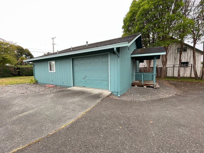 Building Photo - 3361 Edgewood Rd