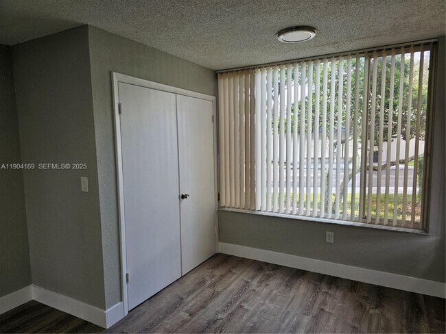 Building Photo - 2880 N Oakland Forest Dr