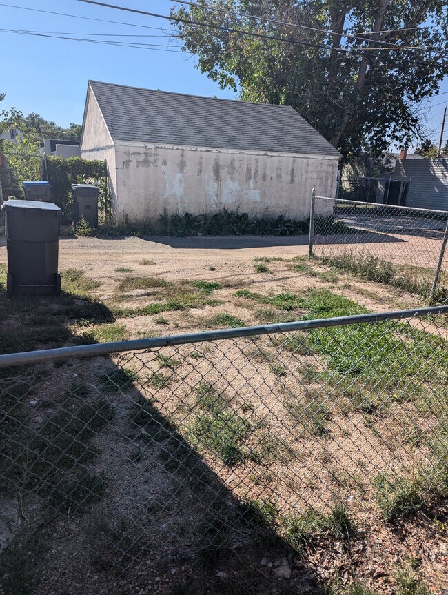 Building Photo - 2714 Snyder Ave