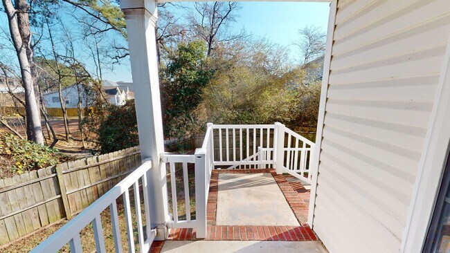 Building Photo - Spacious home near Fort Bragg, Schools, & Shopping!
