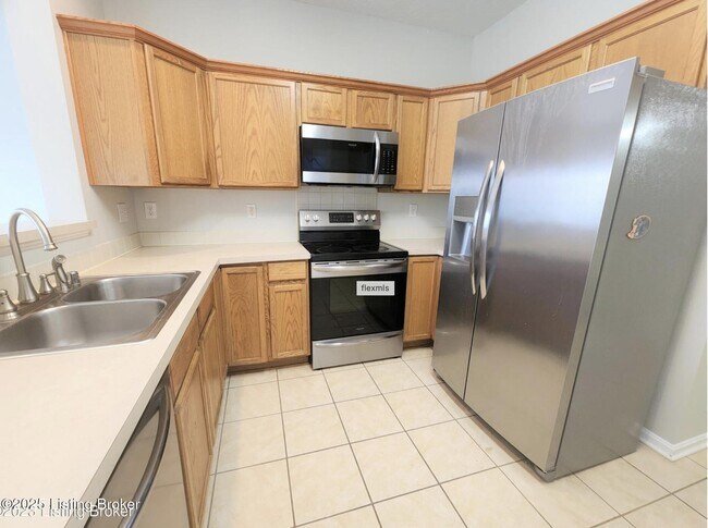 Building Photo - 7223 Meadow Ridge Dr