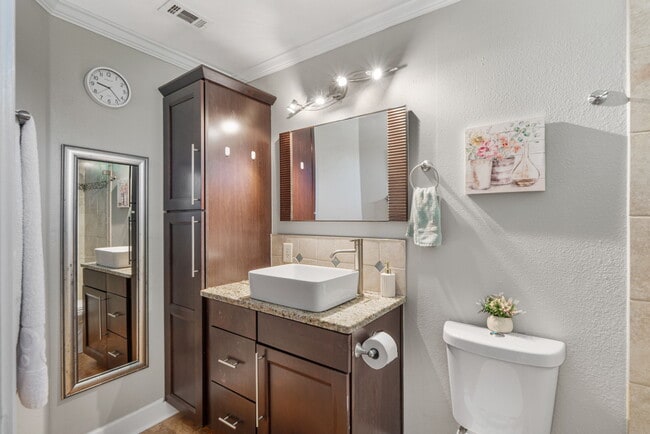 Building Photo - 2711 Bay Club Dr