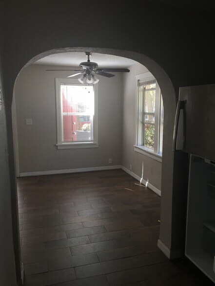 Building Photo - 873 10th Ave S