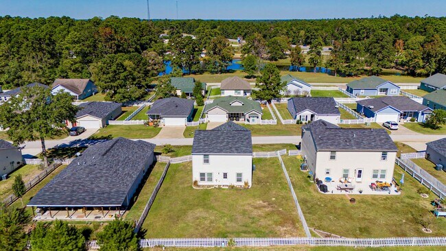 Building Photo - 169 Iris St