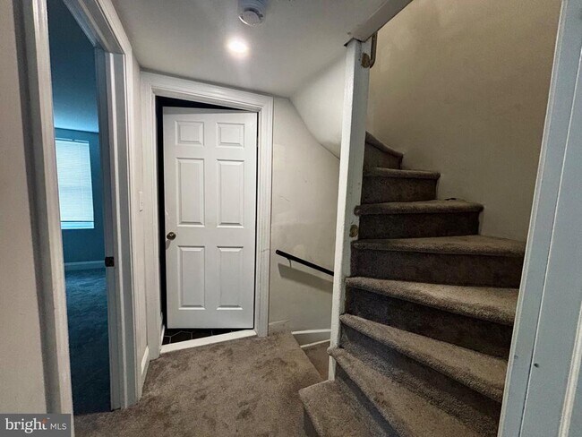 Building Photo - 4 3rd St