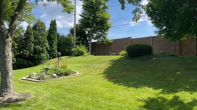 Building Photo - 811 Kenbrook Dr