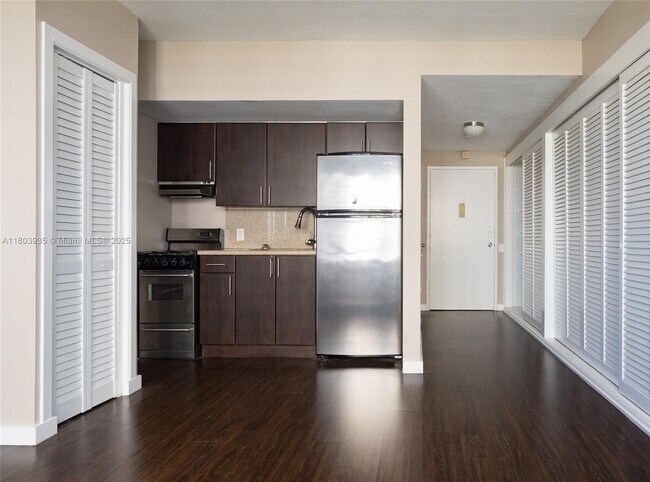 Primary Photo - 1250 West Ave
