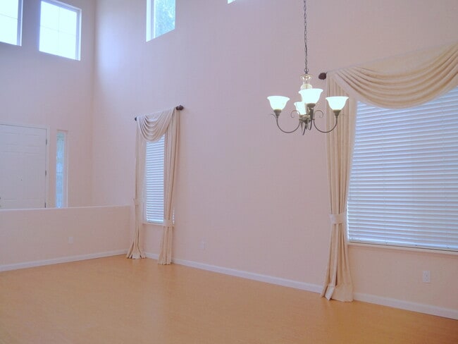 Building Photo - Excellent 2 Story House