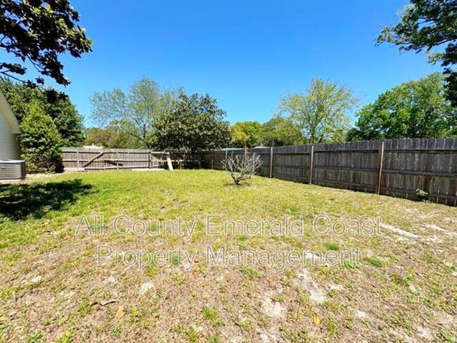 Building Photo - 710 Swan Ln