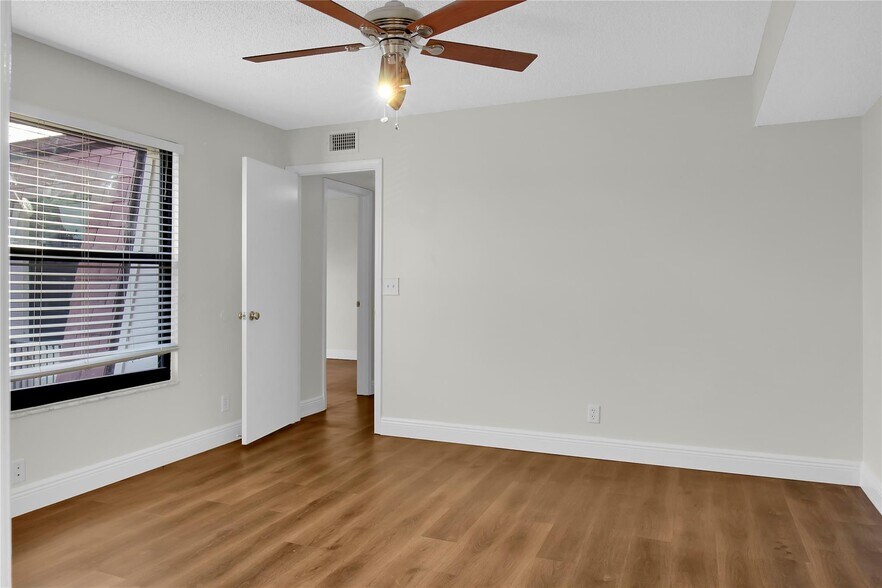 Building Photo - 7801 Courtyard Run W