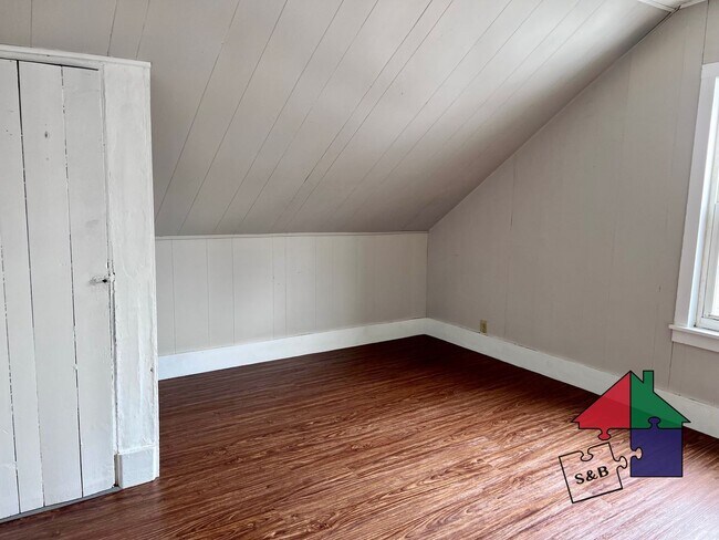 Building Photo - Cozy 3BR Cottage - Heat Included!