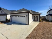 Building Photo - Stunning 3 Bed 2 Bath Home in Fayetteville