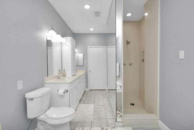 Building Photo - 3292 Holly Hall St