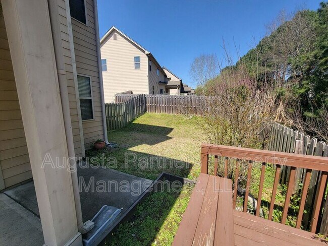 Building Photo - 325 Bellhaven Dr