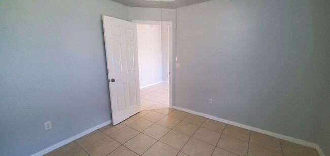 Building Photo - 205 Schoolside Dr