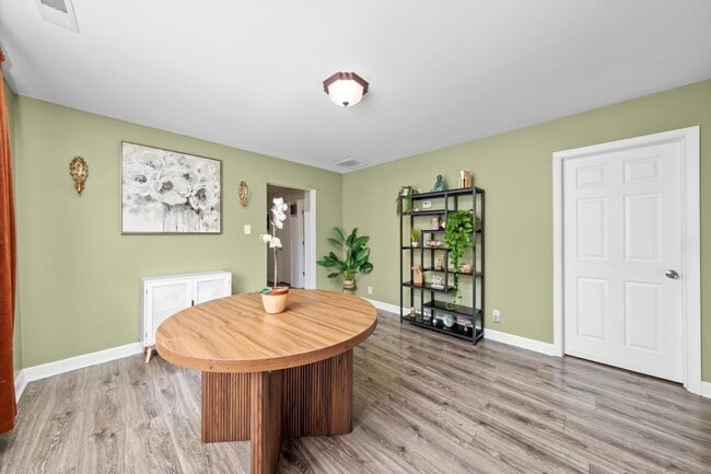 Building Photo - 1322 S 51st Ave