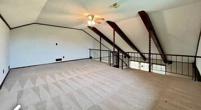 Building Photo - "Charming 3-Bedroom Haven with 2 Baths and 2350 Sq. Ft. of Spacious Living in Springdale!"