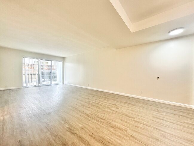 Building Photo - 834 2nd St