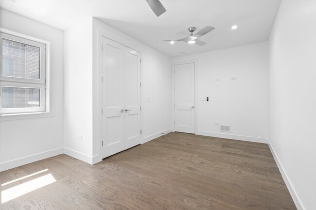 Building Photo - 3008 W Belmont Ave