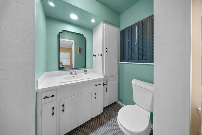 Building Photo - 4802 Kinglet St
