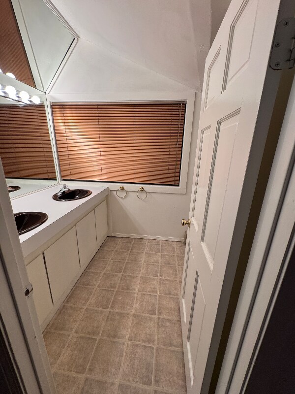 Building Photo - 1356 Shenandoah Dr