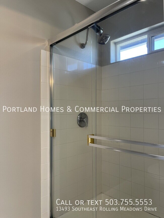 Building Photo - 13493 SE Rolling Meadows Dr