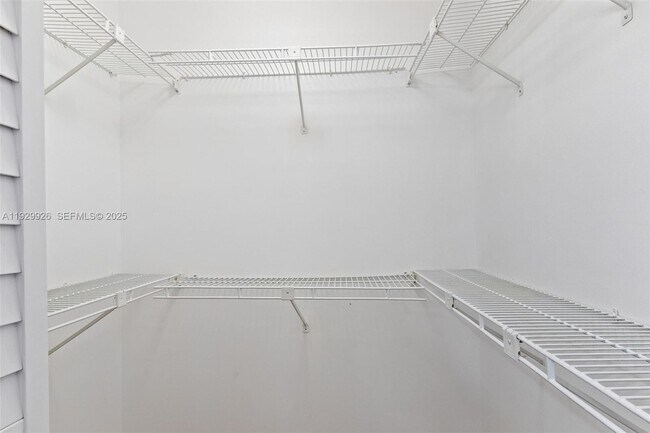 Building Photo - 15569 N Miami Lakeway