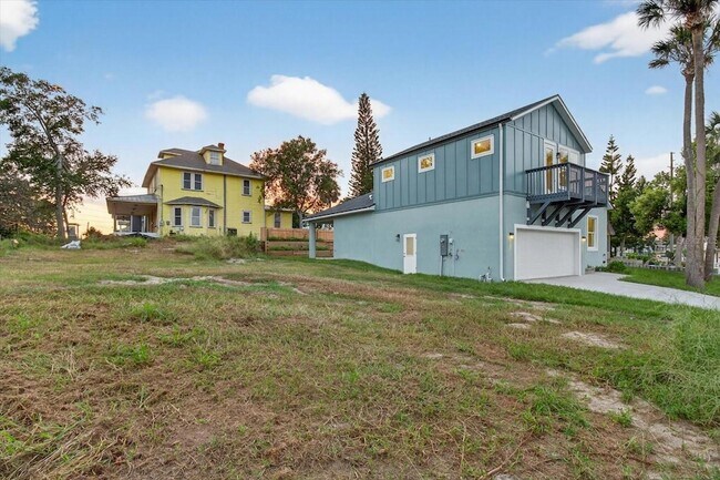 Building Photo - 207 Athens St