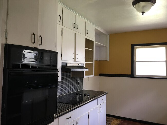 Building Photo - 1409 W San Antonio St