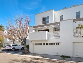 Building Photo - 152 N Singingwood St