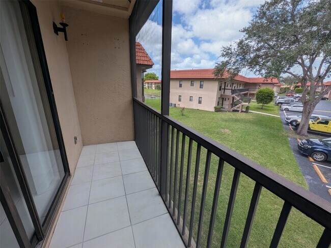 Building Photo - 21915 Lake Forest Cir