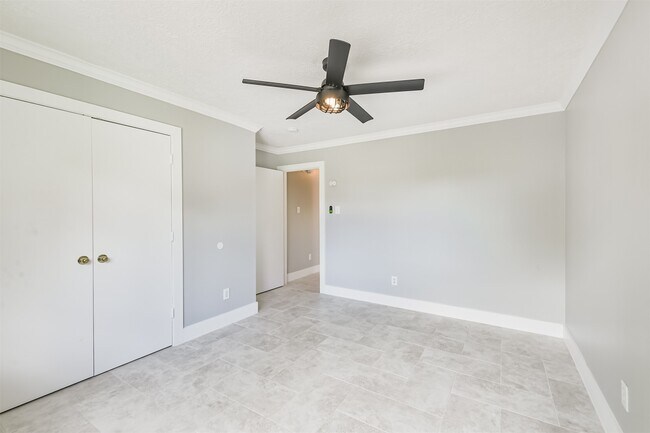 Building Photo - 1623 Stonehaven Village Cir
