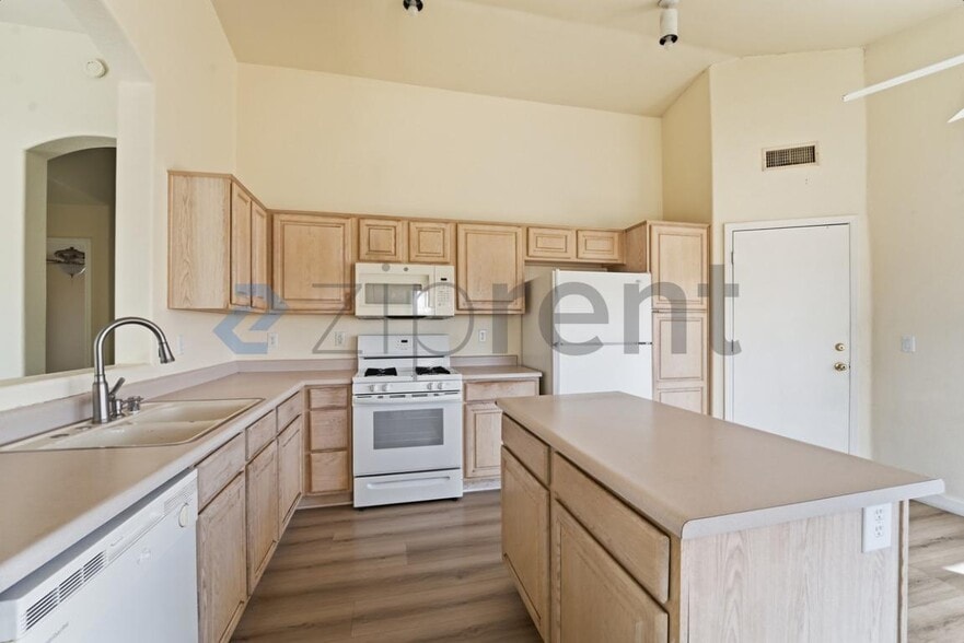 Building Photo - 13418 N 82nd Ln