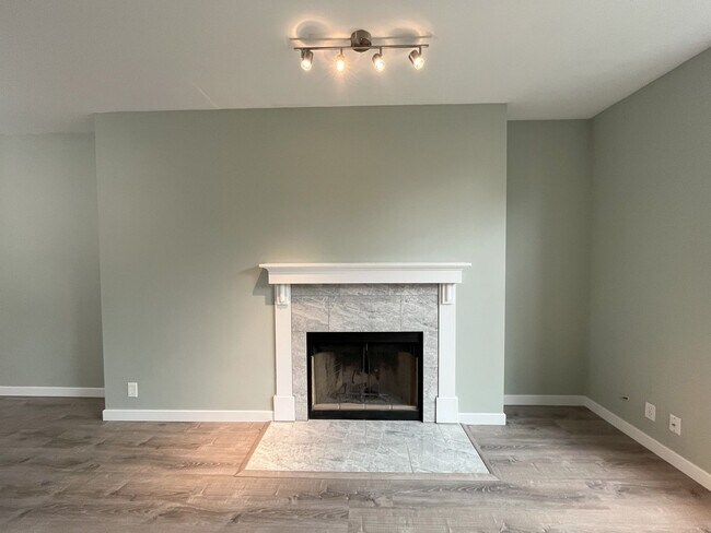 Building Photo - 1BD/1BA RiverPlace Condo - Secure Parking Included. Walk to OHSU, Waterfront, Shops & Restaurants.