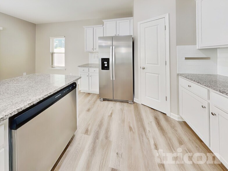 Building Photo - 138 Spring Knoll Dr