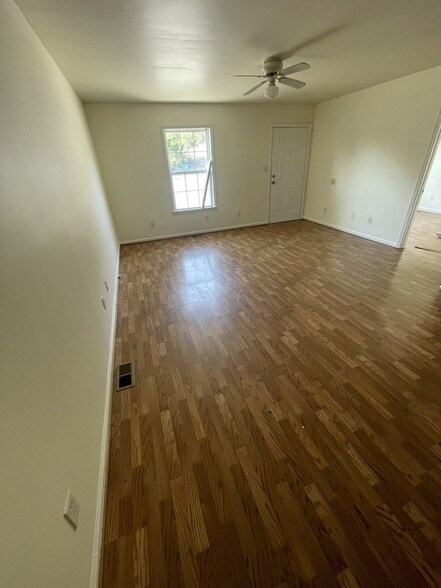 Building Photo - 261 Bayless St