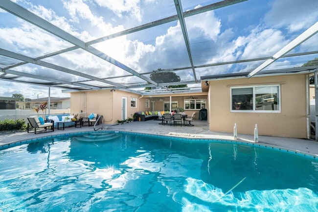 Building Photo - 2101 N 52nd Ave