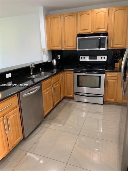 Building Photo - 504 Woodgate Cir