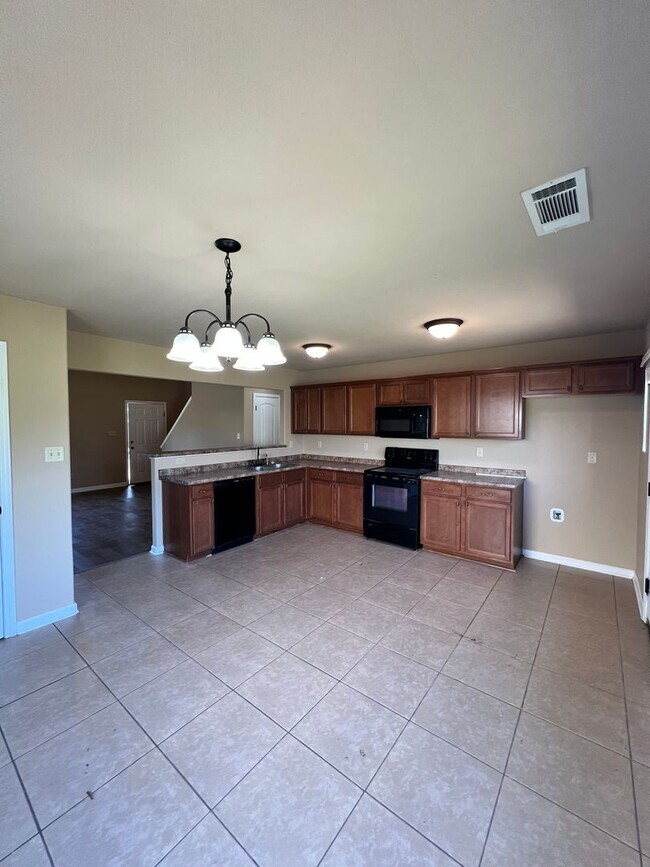 Building Photo - 4 Bdrm 2.5 bath Home-  Munford