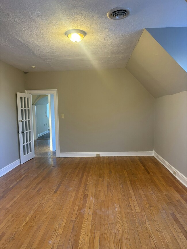 Building Photo - 509 Monroe Ave