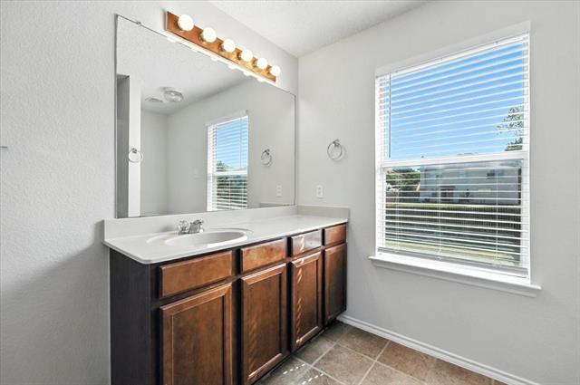 Building Photo - 1525 Hedgewood Trail