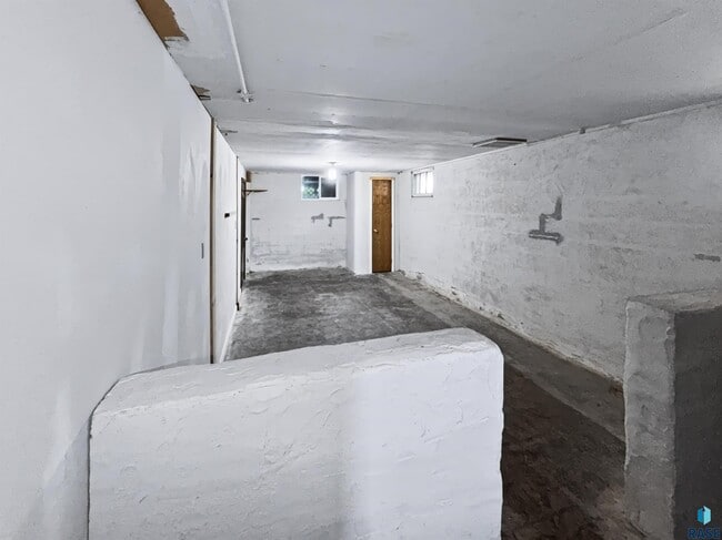 Building Photo - 519 N Wayland Ave