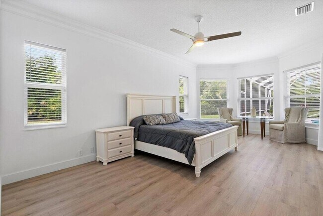 Building Photo - 8369 SE Island Way