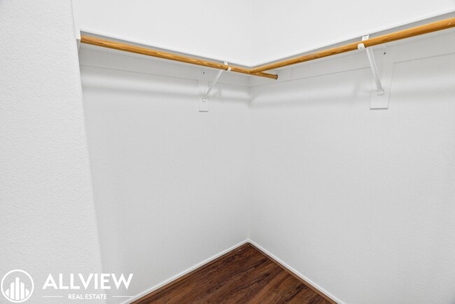 Building Photo - Rare 2 Bed 2.5 Bath Available Now!!