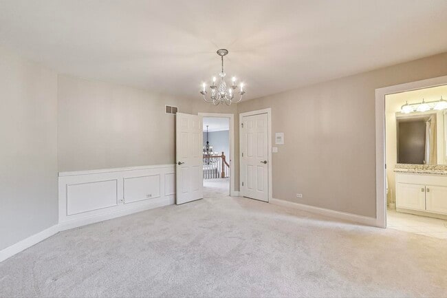 Building Photo - 107 W 59th St