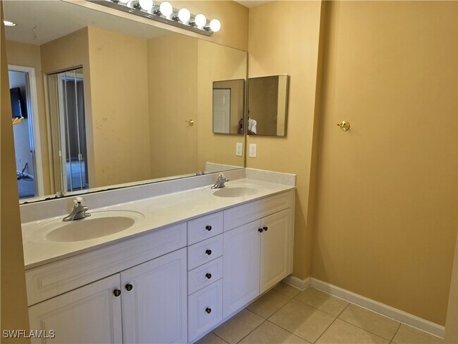 Building Photo - 25069 Peacock Ln