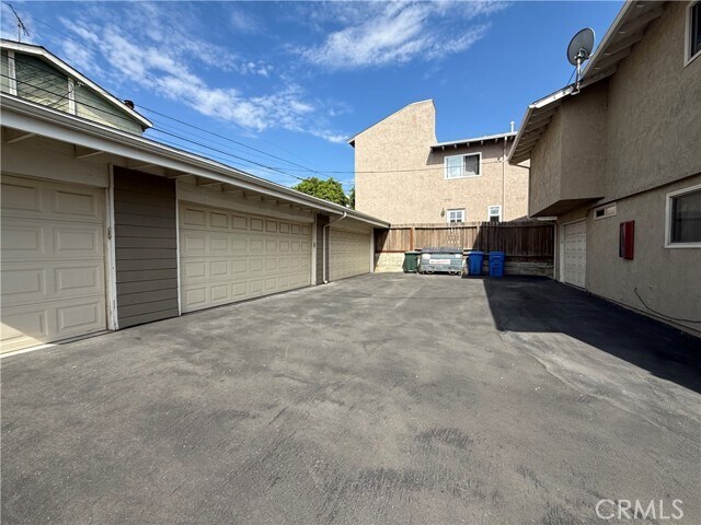 Building Photo - 2513 Ruhland Ave