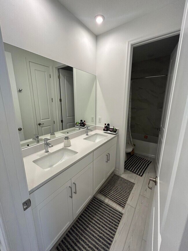 Building Photo - 12808 SW Eleanor Dr