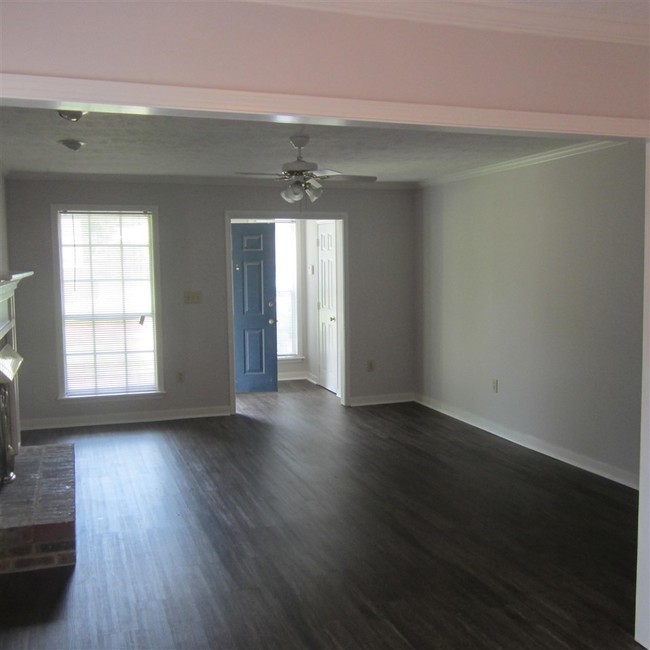 Building Photo - 319 Peach Orchard Dr